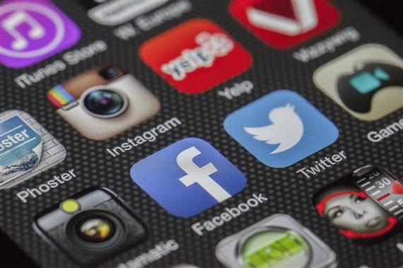 Facebook Groups adds real-time multilingual support 